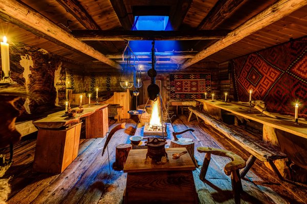 How to secure a holiday rental in York that includes Viking cultural experiences?