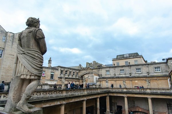 How can one find discount entry to historical Roman sites in Bath?